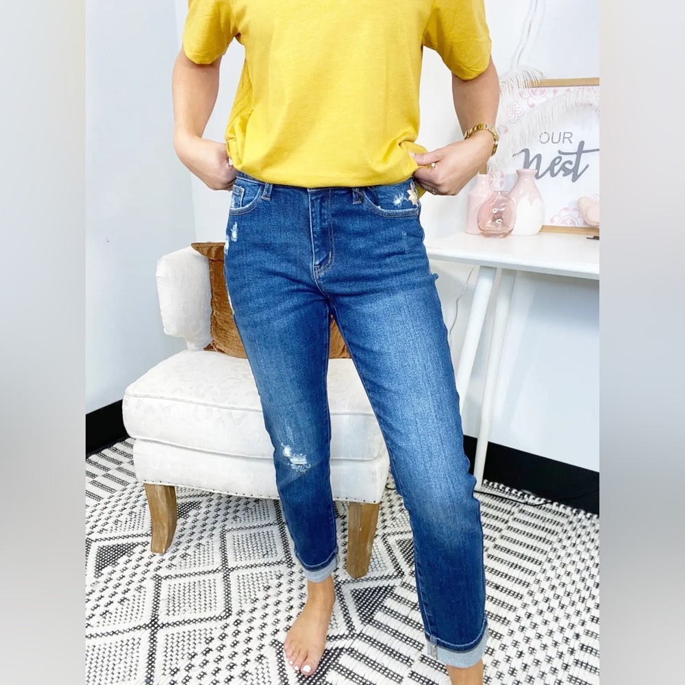 NWOT | Judy Blue Floral Embroidered High Rise Boyfriend Jeans / 13/31